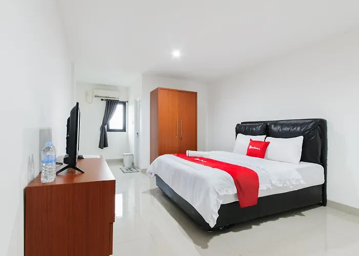 RedDoorz near Palembang Trade Center 3 Hotel