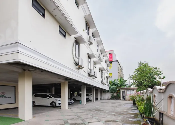 RedDoorz near Palembang Trade Center 3 Hotel